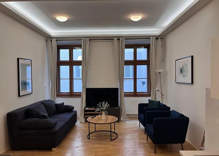 City Centre Apartment With Parking