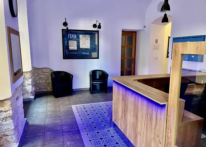 City Centre Apartment With Parking